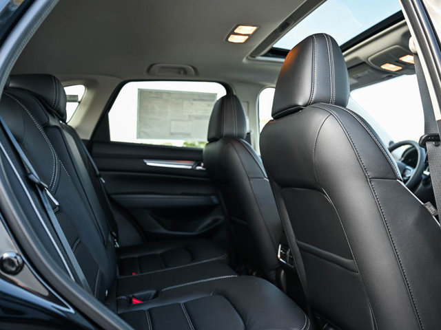 2025 Mazda CX-5 2.5 S Premium Plus Package Image 8 of 26