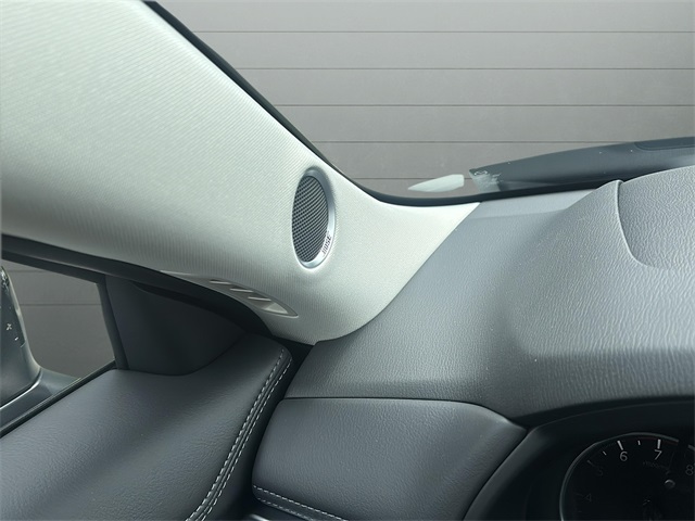 Vehicle image 20 of 37