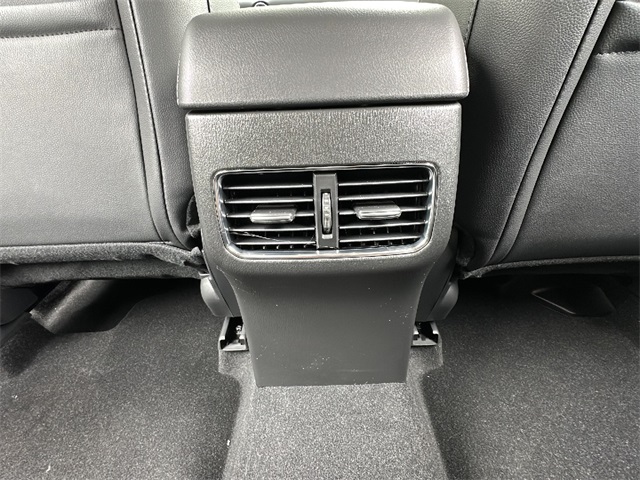 Vehicle image 32 of 37