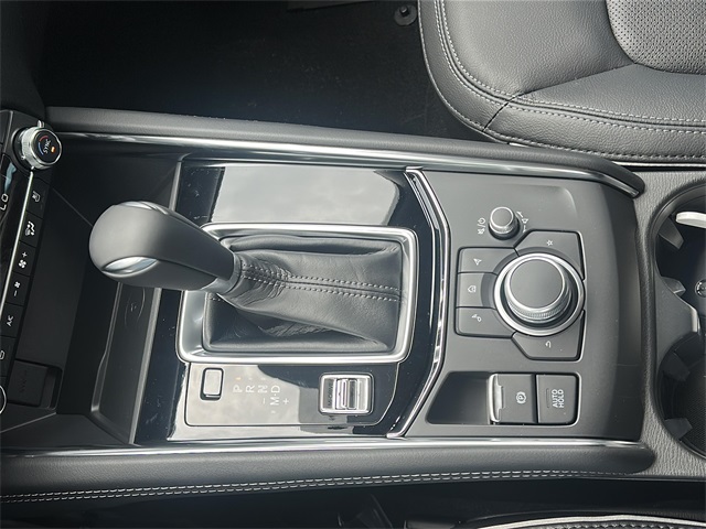Vehicle image 27 of 37