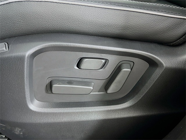 Vehicle image 10 of 35
