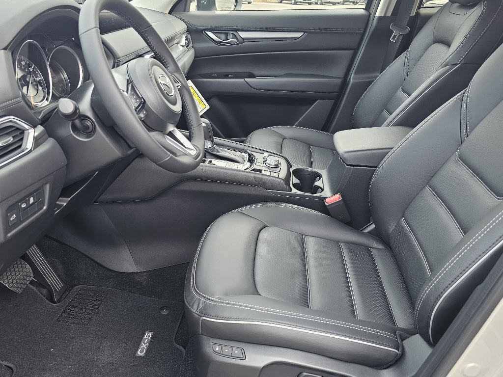 Vehicle image 8 of 14