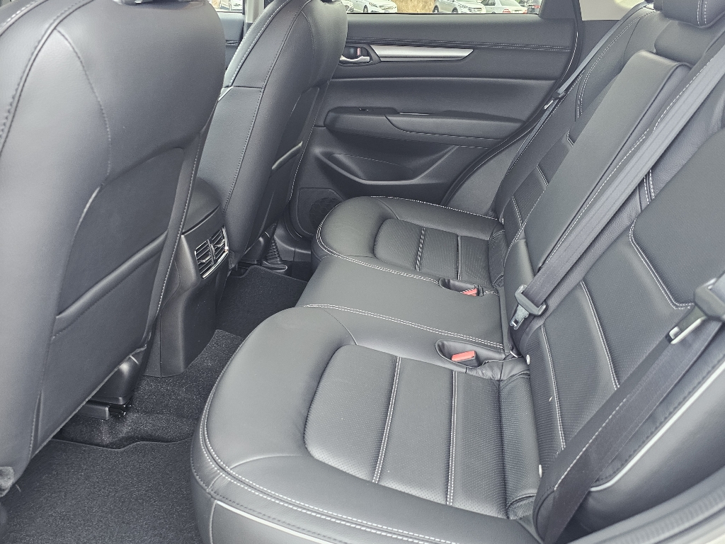Vehicle image 9 of 14