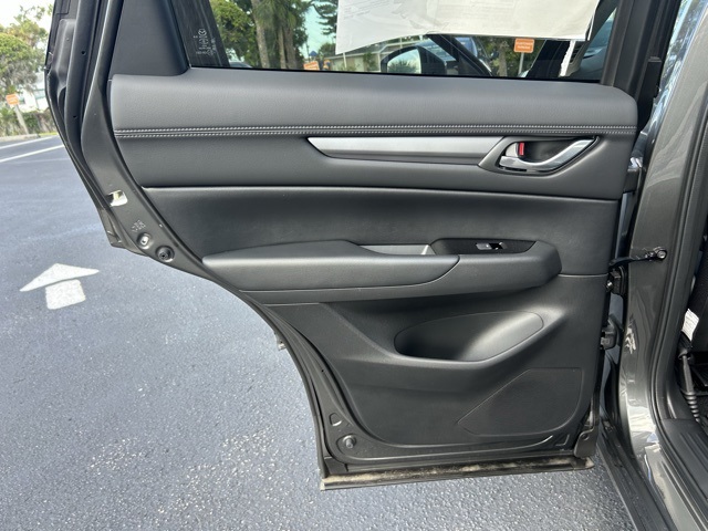 Vehicle image 18 of 23