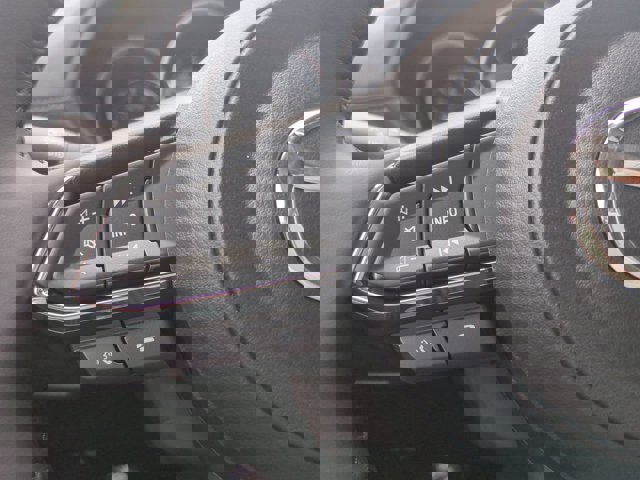 Vehicle image 21 of 25