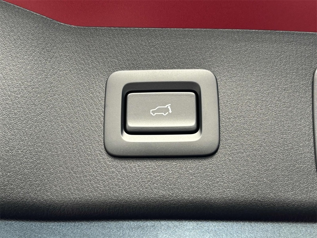Vehicle image 34 of 36