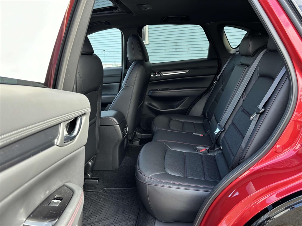 Vehicle image 27 of 36