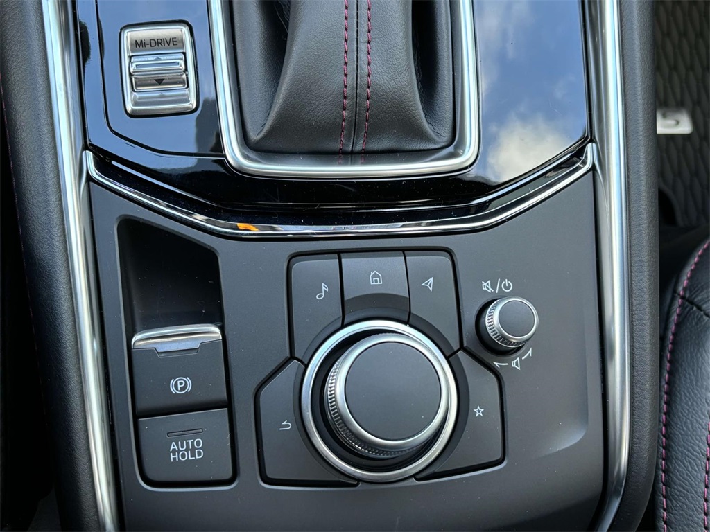 Vehicle image 25 of 36