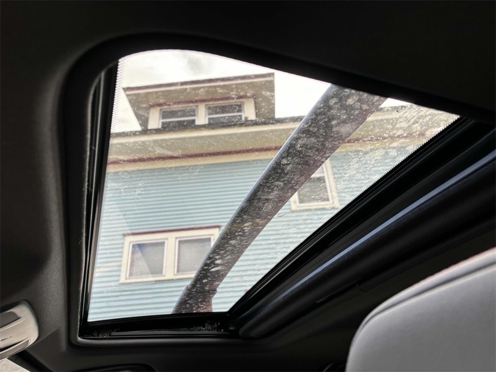 Vehicle image 11 of 36
