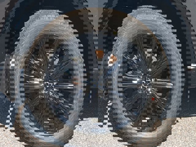 Vehicle image 10 of 28