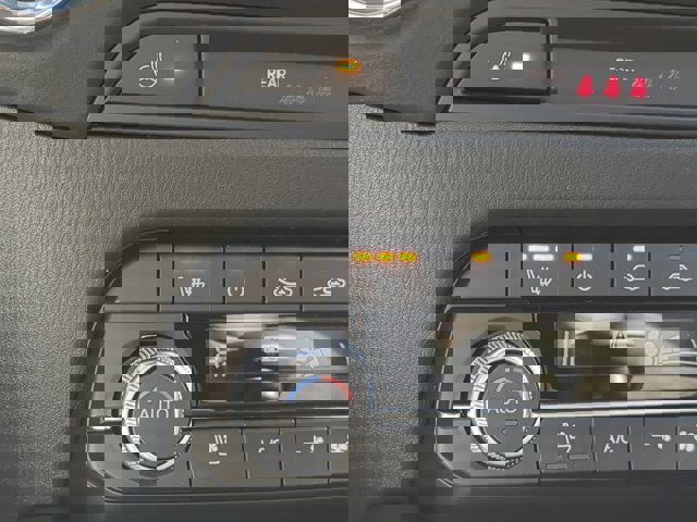 Vehicle image 22 of 28