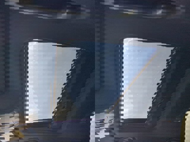 Vehicle image 18 of 28