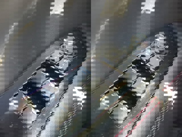 Vehicle image 23 of 28