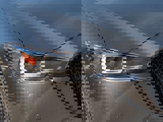 Vehicle image 9 of 28