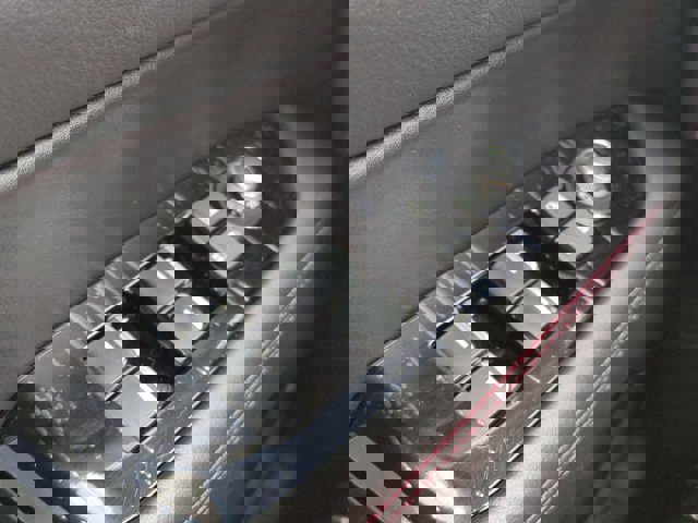 Vehicle image 18 of 23