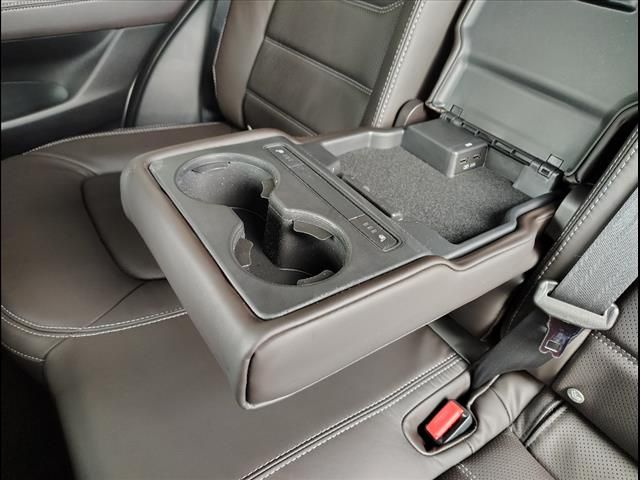 Vehicle image 26 of 42