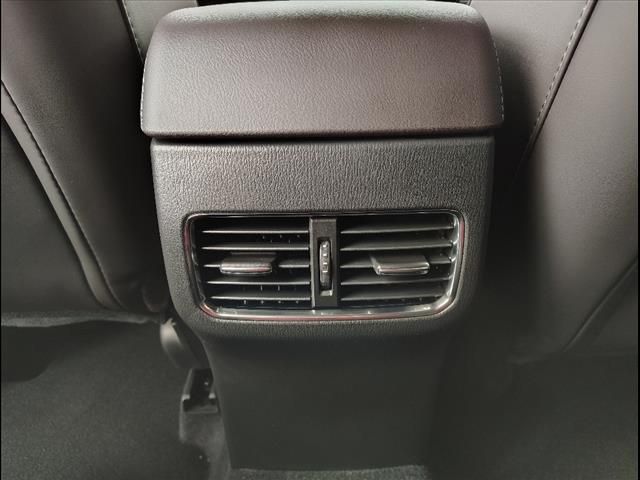 Vehicle image 28 of 42