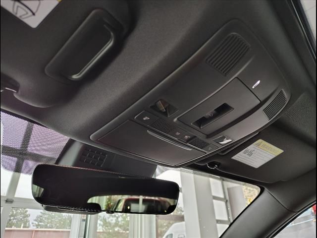 Vehicle image 33 of 42