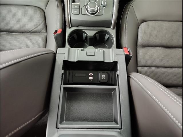 Vehicle image 27 of 42