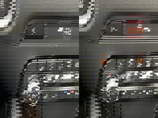 Vehicle image 28 of 40