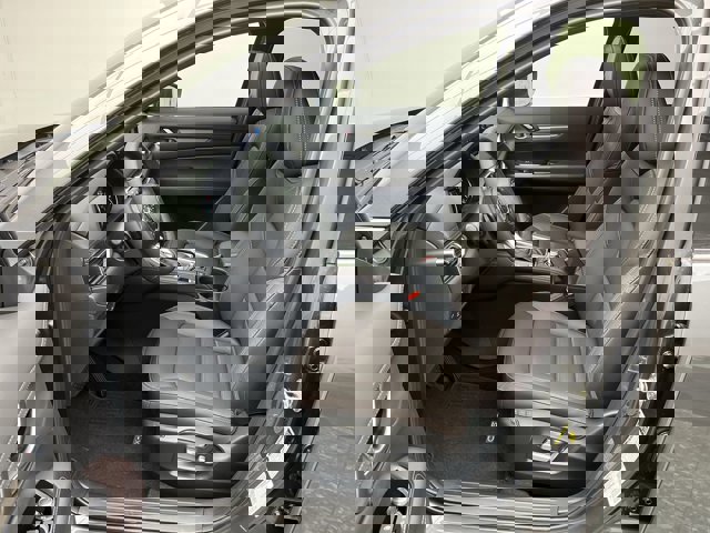 Vehicle image 10 of 40