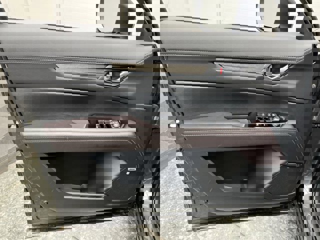 Vehicle image 14 of 40