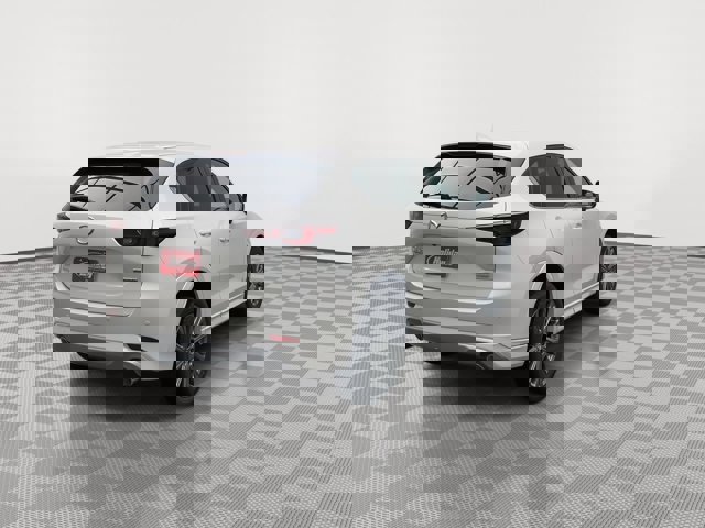 Vehicle image 7 of 42
