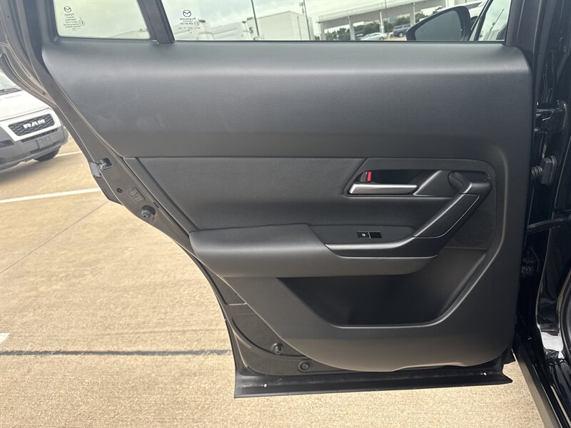 Vehicle image 11 of 42