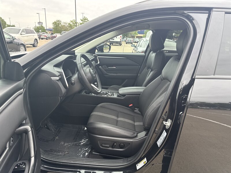 Vehicle image 17 of 42