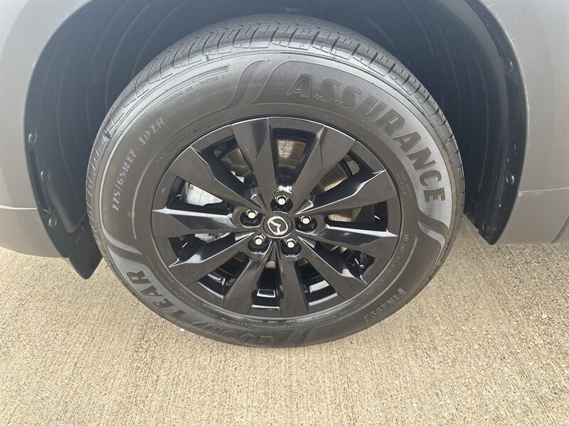 Vehicle image 32 of 42