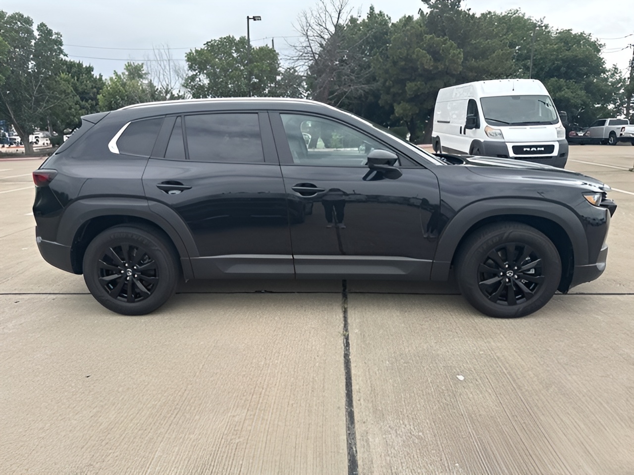 Vehicle image 38 of 42