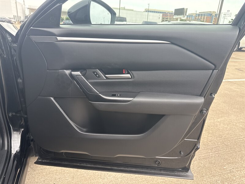 Vehicle image 13 of 42