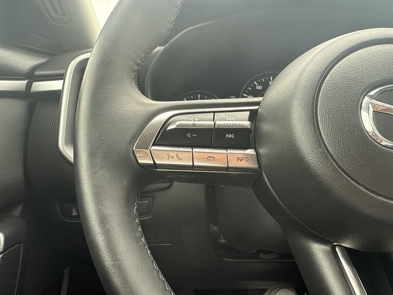 Vehicle image 25 of 42