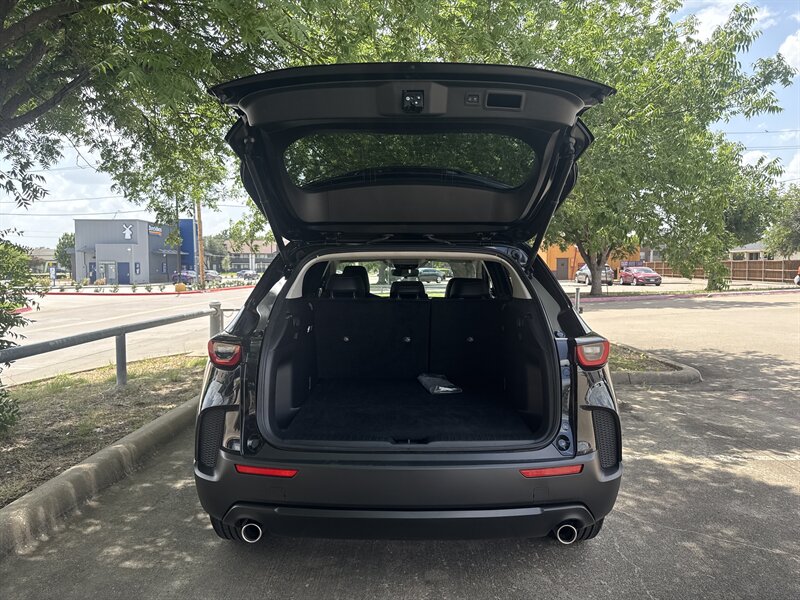 Vehicle image 11 of 32