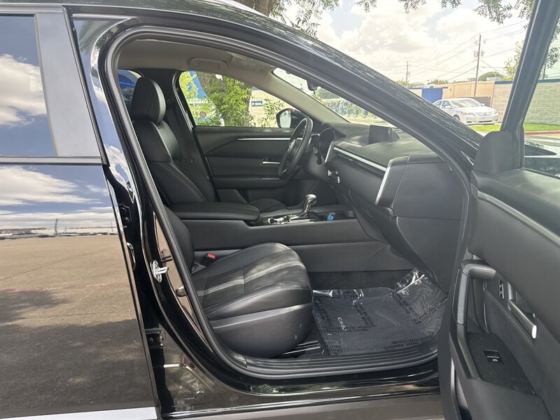 Vehicle image 14 of 32