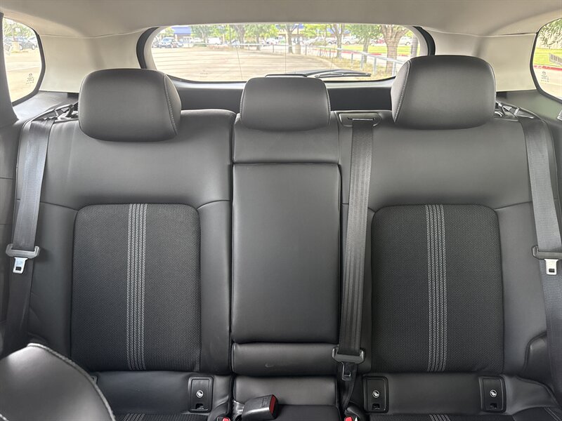 Vehicle image 13 of 32