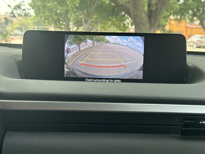 Vehicle image 20 of 32