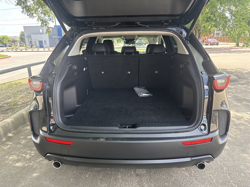 Vehicle image 10 of 32