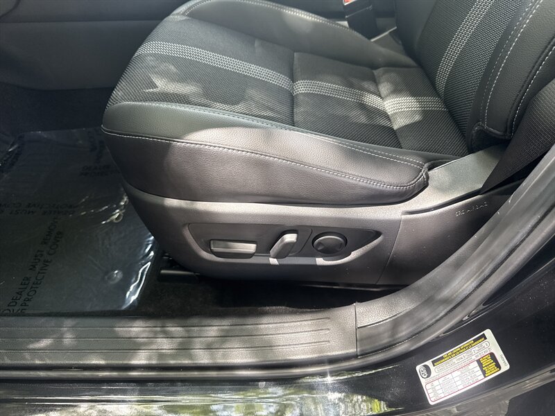 Vehicle image 12 of 32