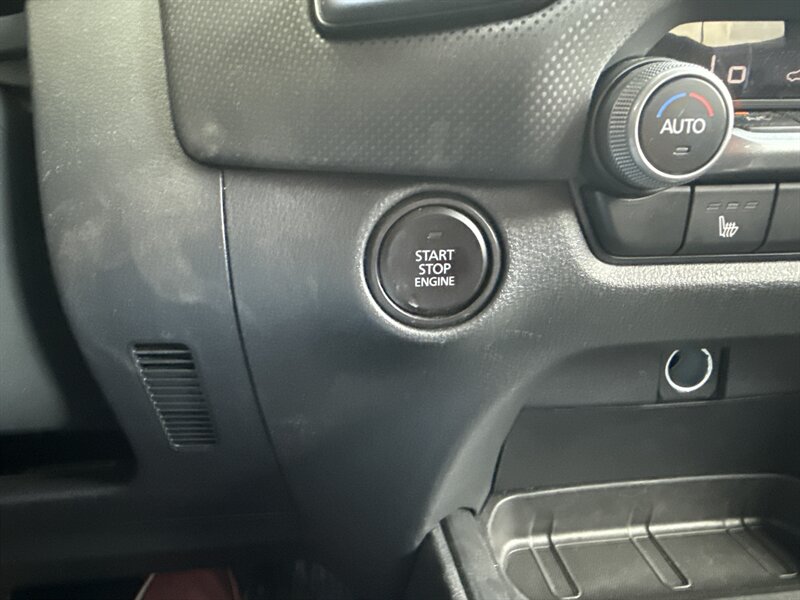 Vehicle image 24 of 32
