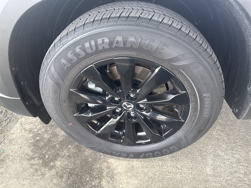 Vehicle image 9 of 32