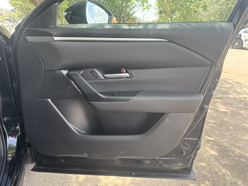 Vehicle image 22 of 32