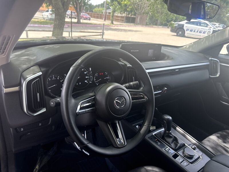 Vehicle image 16 of 32
