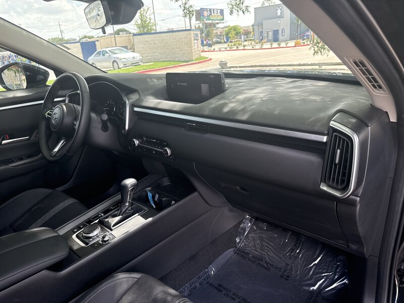 Vehicle image 17 of 32