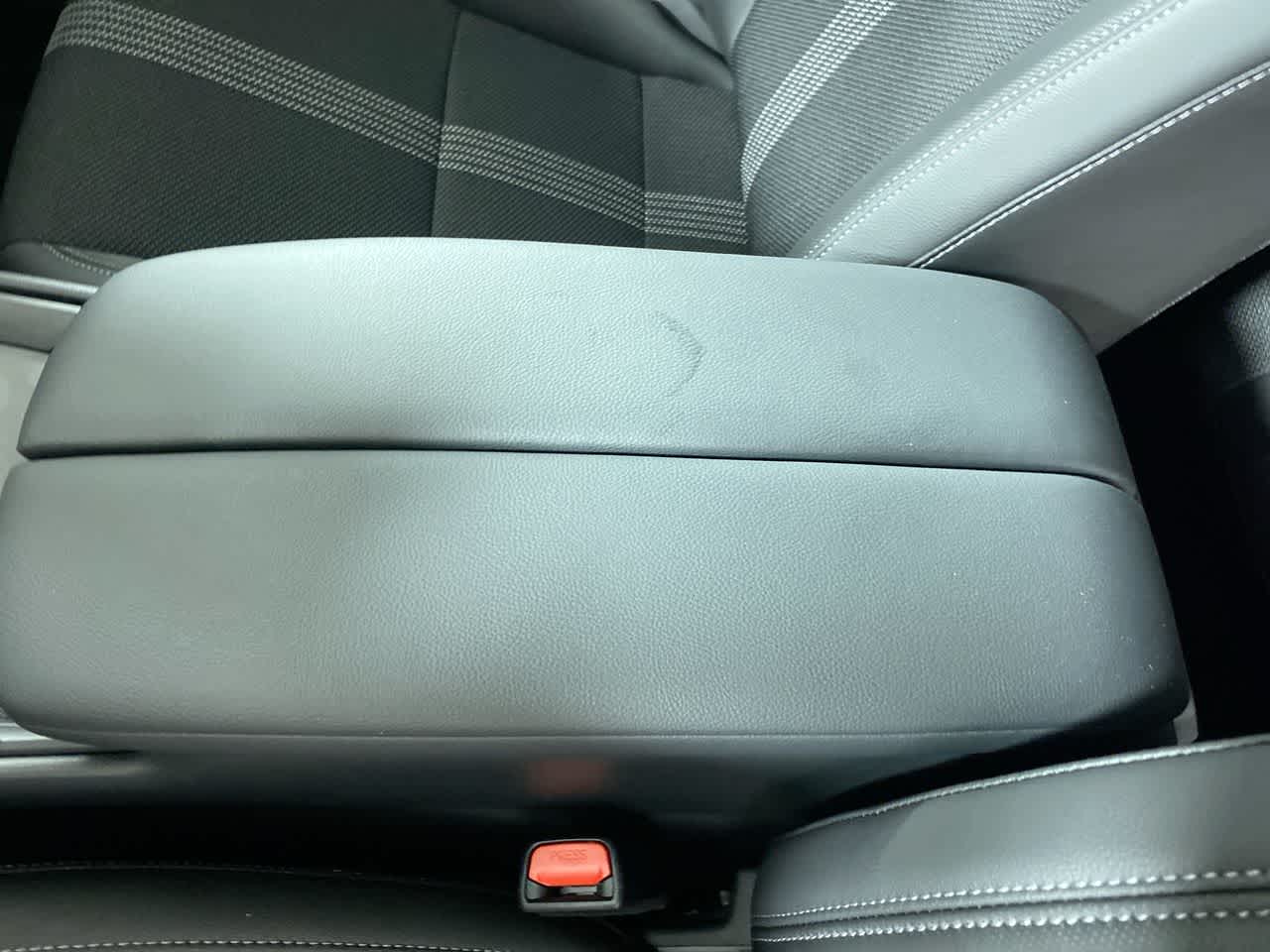Vehicle image 33 of 34