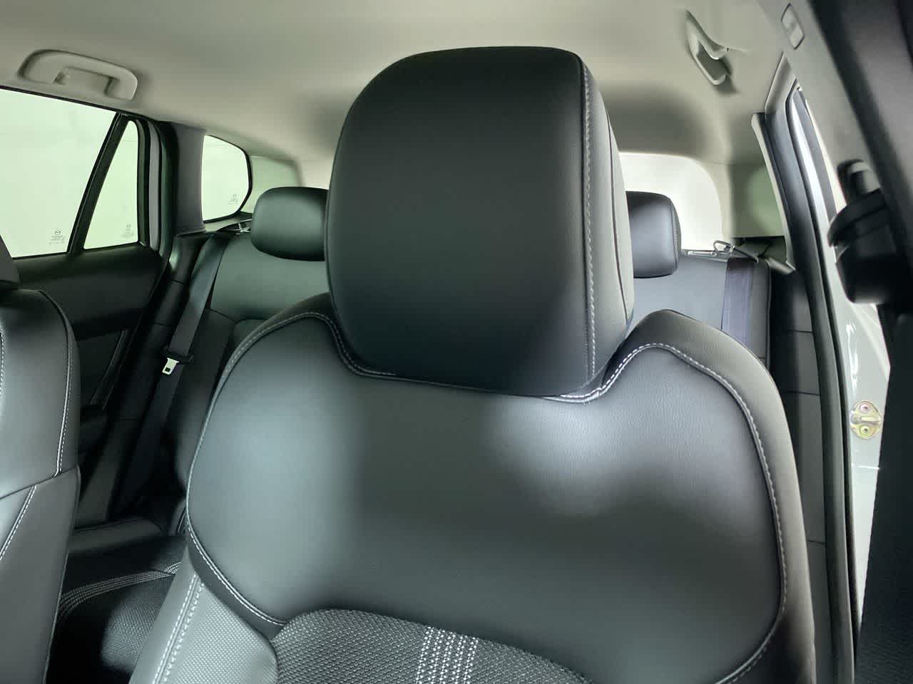 Vehicle image 21 of 34