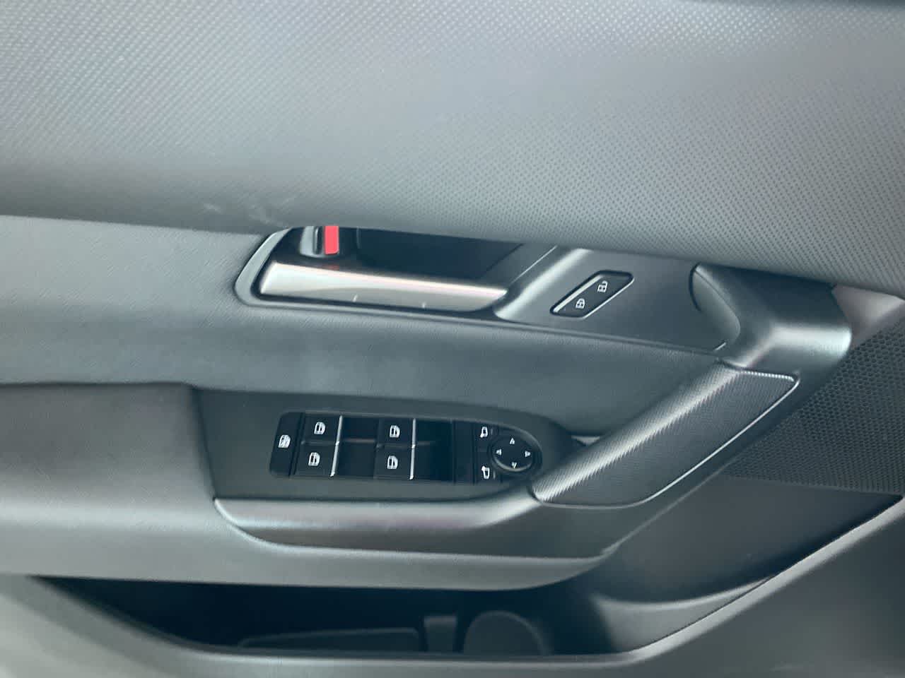 Vehicle image 28 of 34