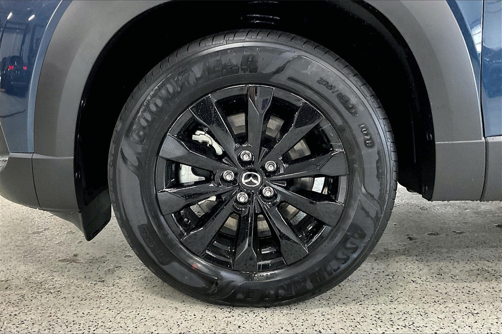 Vehicle image 6 of 12