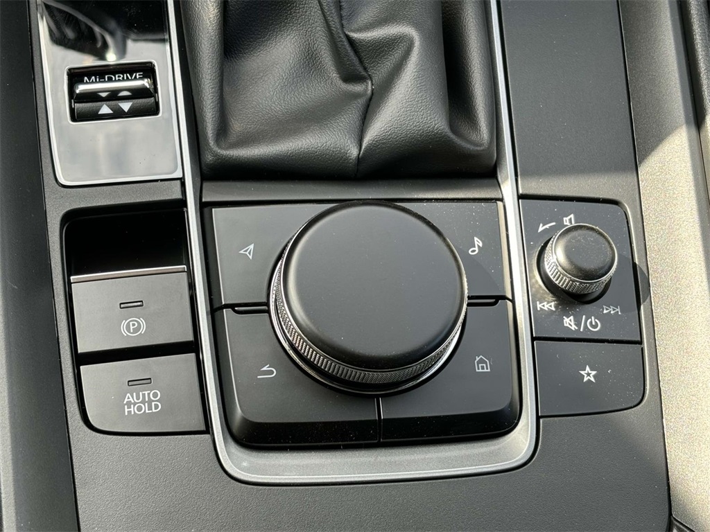 Vehicle image 22 of 32