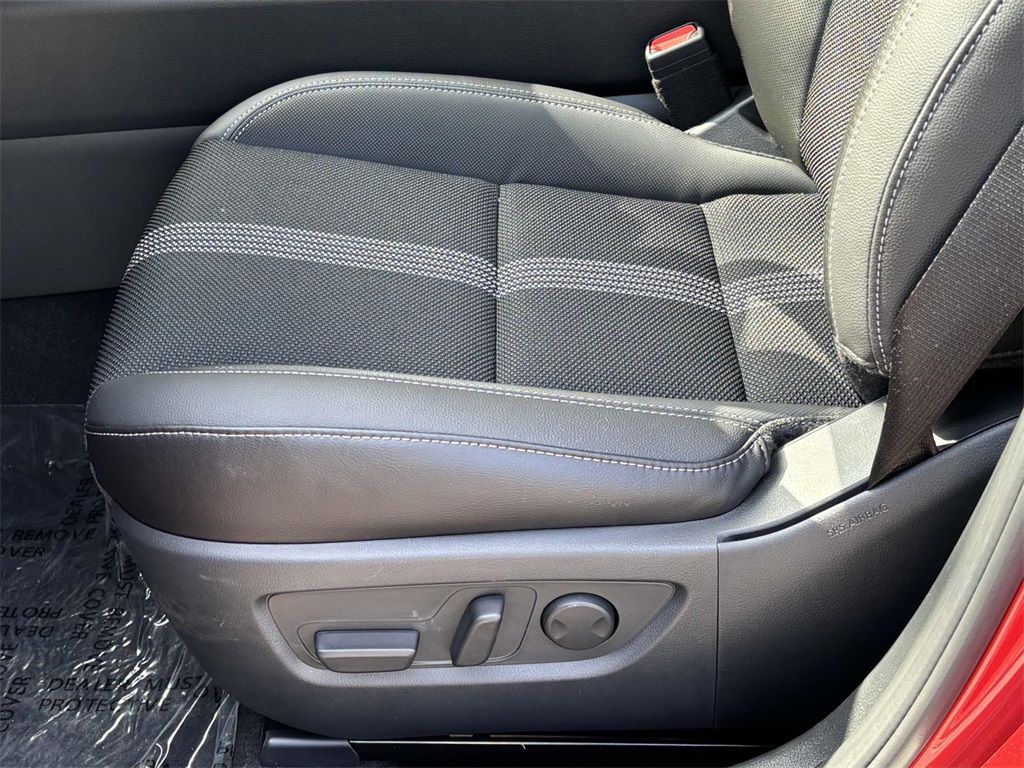 Vehicle image 9 of 32